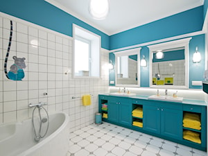 DOM W WILANOWIE - Średnia z dwoma umywalkami łazienka z oknem - zdjęcie od 3deko