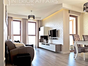 Quattro - Mały biały salon z jadalnią, styl glamour - zdjęcie od INTERIOR AFFAIRS
