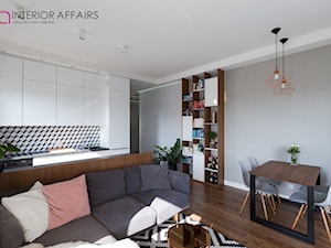 Albatross Towers - Średni biały salon z kuchnią z jadalnią, styl nowoczesny - zdjęcie od INTERIOR AFFAIRS