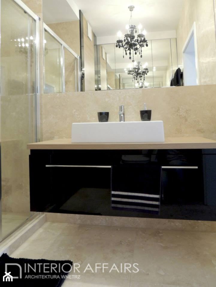Quattro - Mała bez okna z lustrem łazienka, styl glamour - zdjęcie od INTERIOR AFFAIRS