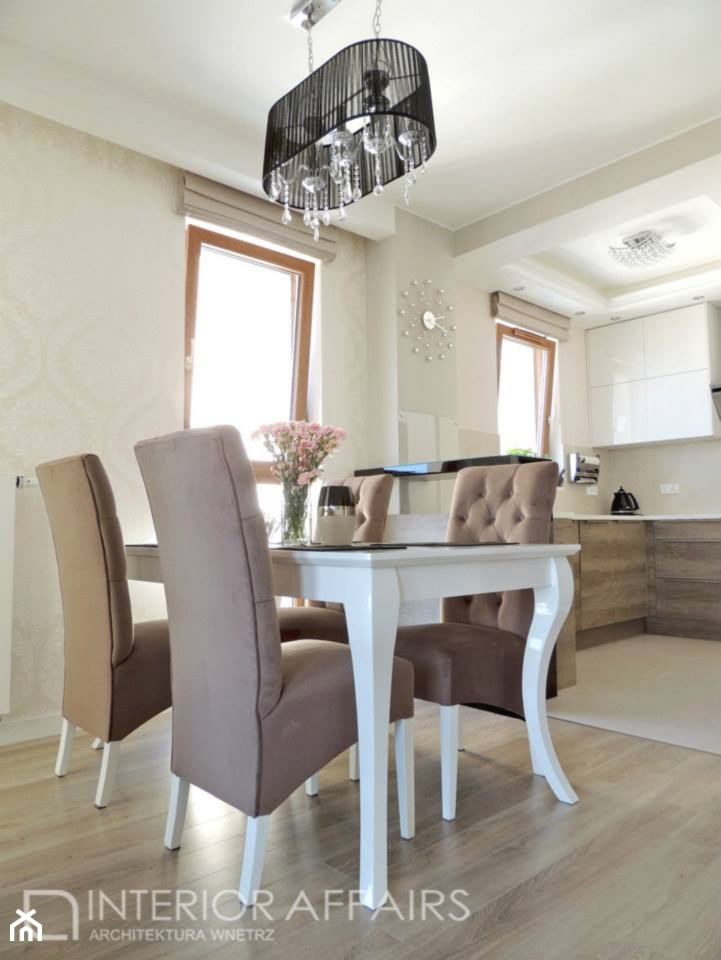 Quattro - Średnia beżowa jadalnia w kuchni, styl glamour - zdjęcie od INTERIOR AFFAIRS