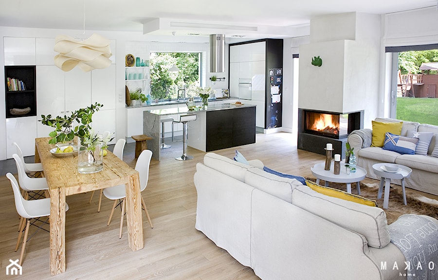 Dom pod Warszawą - Średnia biała jadalnia w salonie, styl skandynawski - zdjęcie od MAKAO home
