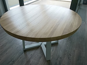 Stół okrągły na stalowych nogach, rozkładany - zdjęcie od Houseform- meble i wyposażenie wnętrz