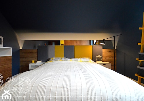 CIEMNO WSZĘDZIE - Mała sypialnia na poddaszu, styl nowoczesny - zdjęcie od Pracownia Projektowania | Daria Ciuńczyk-Duda