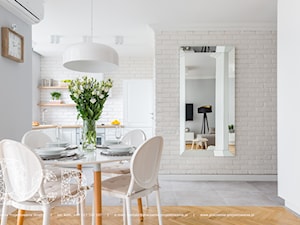 Mieszkanie Warszawa Centrum - Średnia biała szara jadalnia w kuchni, styl tradycyjny - zdjęcie od Pracownia Projektowania | Daria Ciuńczyk-Duda