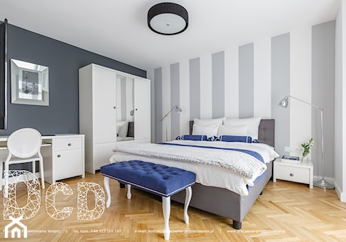 Mieszkanie Warszawa Centrum - Duża biała szara z biurkiem sypialnia, styl tradycyjny - zdjęcie od Pracownia Projektowania | Daria Ciuńczyk-Duda