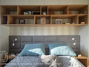 Mieszkanie Warszawa Tarchomin - Mała beżowa biała sypialnia, styl nowoczesny - zdjęcie od Pracownia Projektowania | Daria Ciuńczyk-Duda