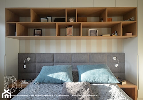 Mieszkanie Warszawa Tarchomin - Mała beżowa biała sypialnia, styl nowoczesny - zdjęcie od Pracownia Projektowania | Daria Ciuńczyk-Duda