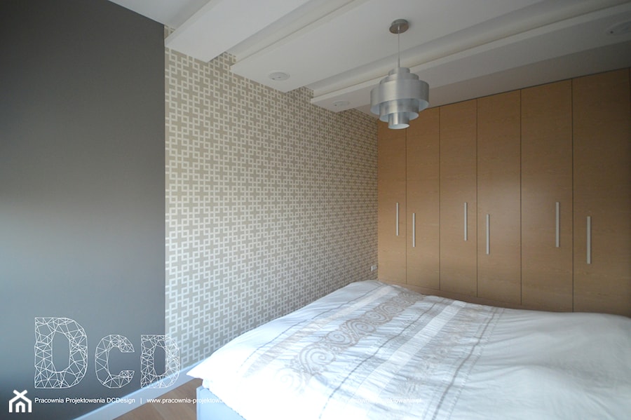 Mieszkanie Pruszków Ostoja - Duża biała szara sypialnia, styl nowoczesny - zdjęcie od Pracownia Projektowania | Daria Ciuńczyk-Duda