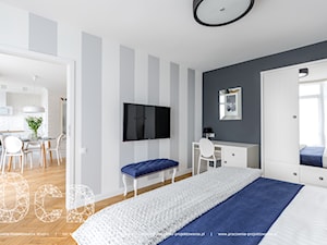 Mieszkanie Warszawa Centrum - Duża biała czarna szara sypialnia, styl tradycyjny - zdjęcie od Pracownia Projektowania | Daria Ciuńczyk-Duda