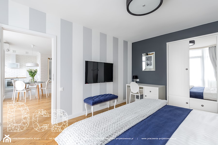 Mieszkanie Warszawa Centrum - Duża biała czarna szara sypialnia, styl tradycyjny - zdjęcie od Pracownia Projektowania | Daria Ciuńczyk-Duda