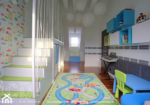 dziecięco / młodzieżowo - Duży biały szary z panelami tapicerowanymi pokój dziecka dla dziecka dla chłopca, styl nowoczesny - zdjęcie od Pracownia Projektowania | Daria Ciuńczyk-Duda