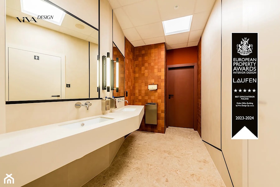 Przestronna łazienka dla personelu firmy - zdjęcie od Viva Design Rzeszów