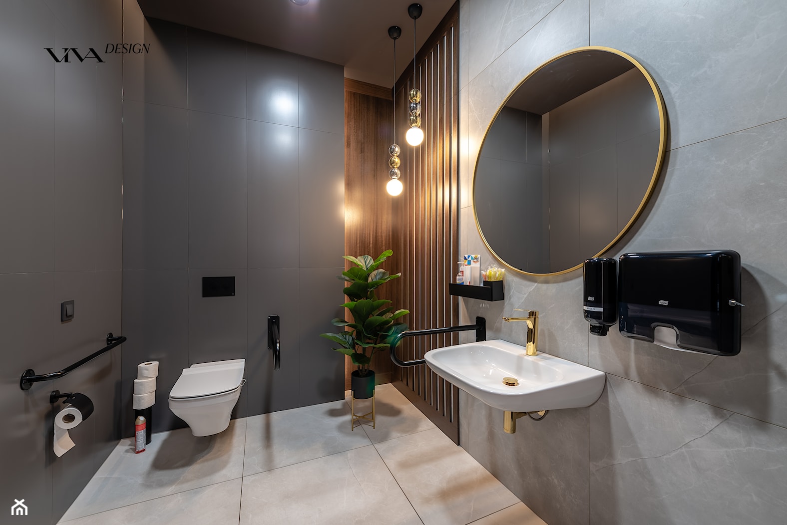 Nowoczesna łazienka dla pacjentów z lamelowymi wstawkami - zdjęcie od Viva Design Rzeszów - Homebook