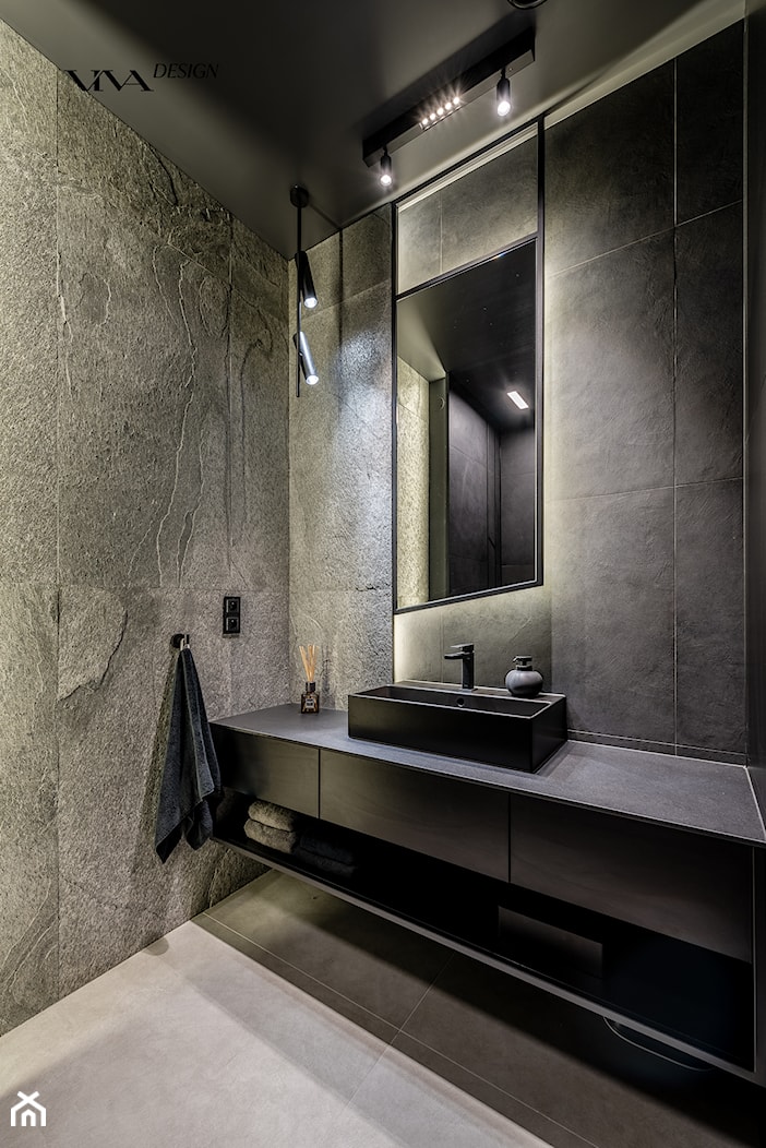 Niepowtarzalna łazienka z ciemnym fornirem kamiennym - zdjęcie od Viva Design Rzeszów - Homebook