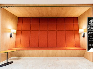 Minimalistyczne siedzisko z ceglanych paneli tapicerowanych - zdjęcie od Viva Design Rzeszów