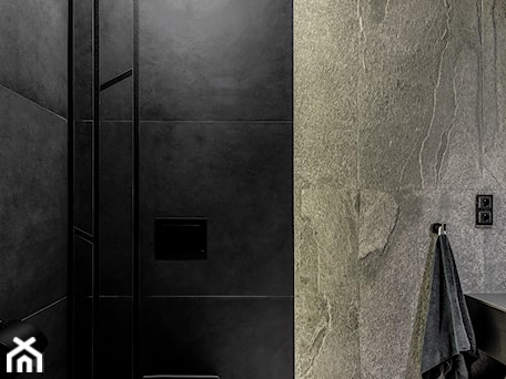 Aranżacje wnętrz - Łazienka: Minimalistyczna łazienka w ciemnych odcieniach - Viva Design Rzeszów. Przeglądaj, dodawaj i zapisuj najlepsze zdjęcia, pomysły i inspiracje designerskie. W bazie mamy już prawie milion fotografii!