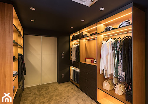 Zdjęcie korytarza do części prywatnej pełniącego funkcję garderoby - zdjęcie od Viva Design Rzeszów