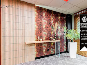 Dekoracyjna ściana w biurze dyrektora - zdjęcie od Viva Design Rzeszów