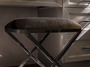 Zbliżenie na krzesło w łazience - zdjęcie od Viva Design Rzeszów