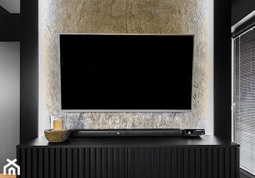Telewizor na tle podświetlanej ściany z betonu architektonicznego - zdjęcie od Viva Design Rzeszów