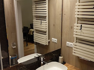 Łazienka - widok na umywalkę oraz dekoracyjny grzejnik - zdjęcie od Viva Design Rzeszów