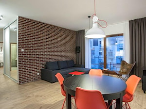 Jaglana IV | Gdańsk - Duży biały salon z jadalnią z tarasem / balkonem, styl industrialny - zdjęcie od Pracownia ARD