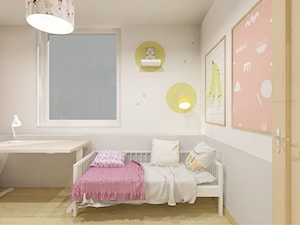 18’36 | Gdańsk - Średni biały szary pokój dziecka dla dziecka dla dziewczynki, styl skandynawski - zdjęcie od Pracownia ARD