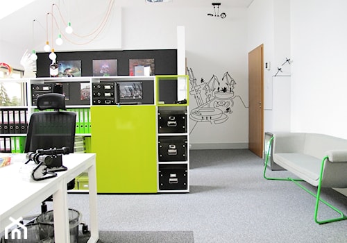 Biuro Kolektyw - Średnie z sofą białe biuro, styl nowoczesny - zdjęcie od Pracownia ARD