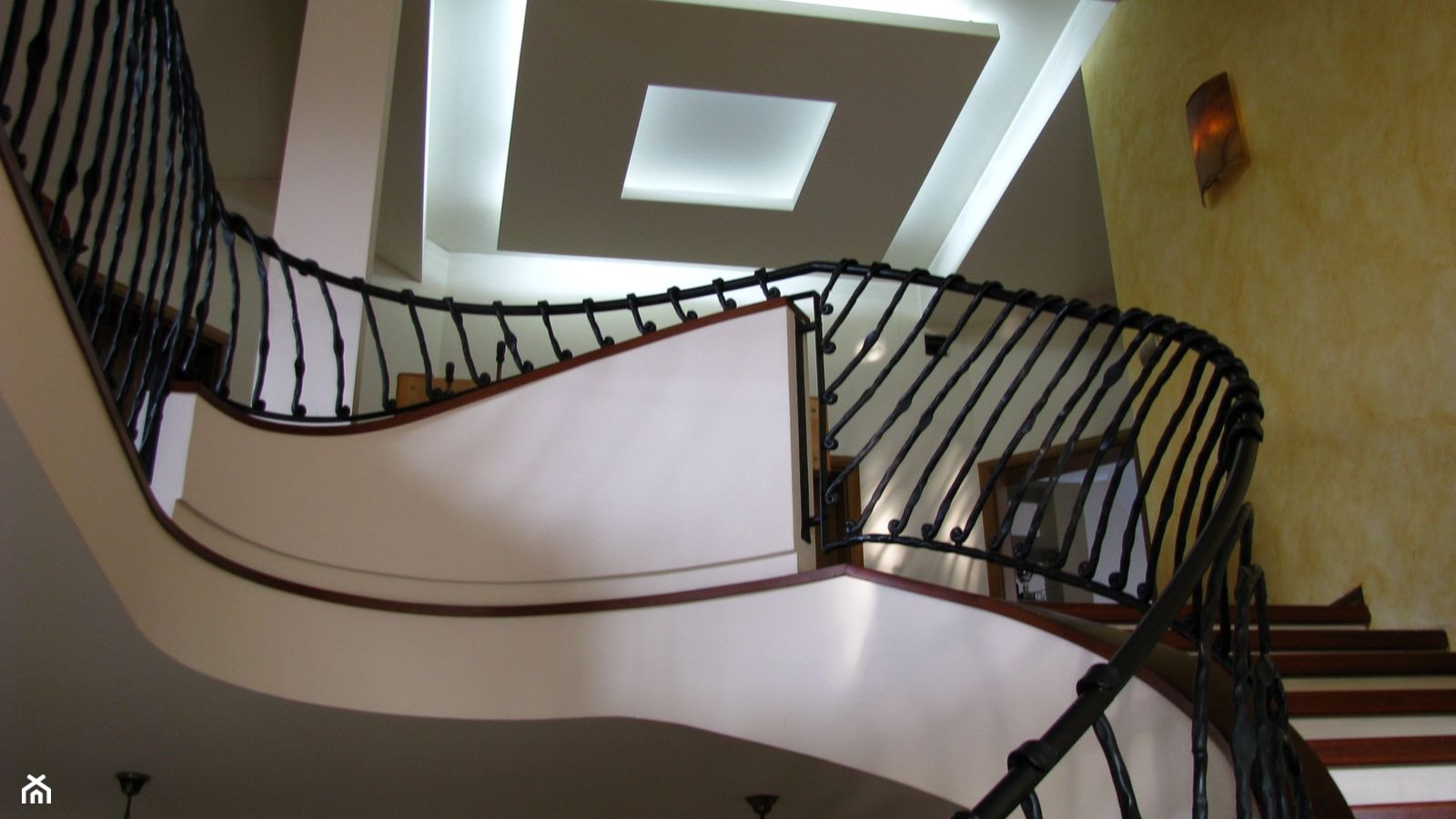 Projekt wnętrza - balustrady oraz sufitu na klatce schodowej - zdjęcie od ARCHITEKCI KOJDER - Homebook