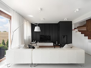 D58 DOM W MIKOŁOWIE - Średni biały czarny salon - zdjęcie od WIDAWSCY STUDIO ARCHITEKTURY