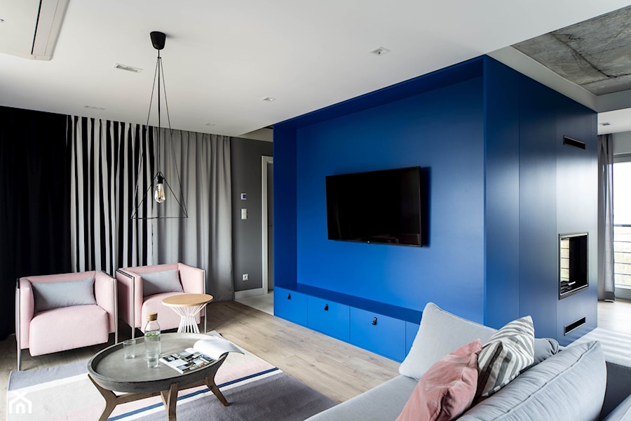 Dom w Chorzowie D94 - Duży czarny niebieski szary salon, styl nowoczesny - zdjęcie od WIDAWSCY STUDIO ARCHITEKTURY