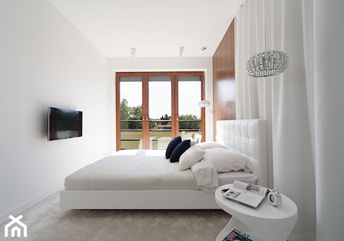 D58 DOM W MIKOŁOWIE - Mała biała sypialnia, styl minimalistyczny - zdjęcie od WIDAWSCY STUDIO ARCHITEKTURY