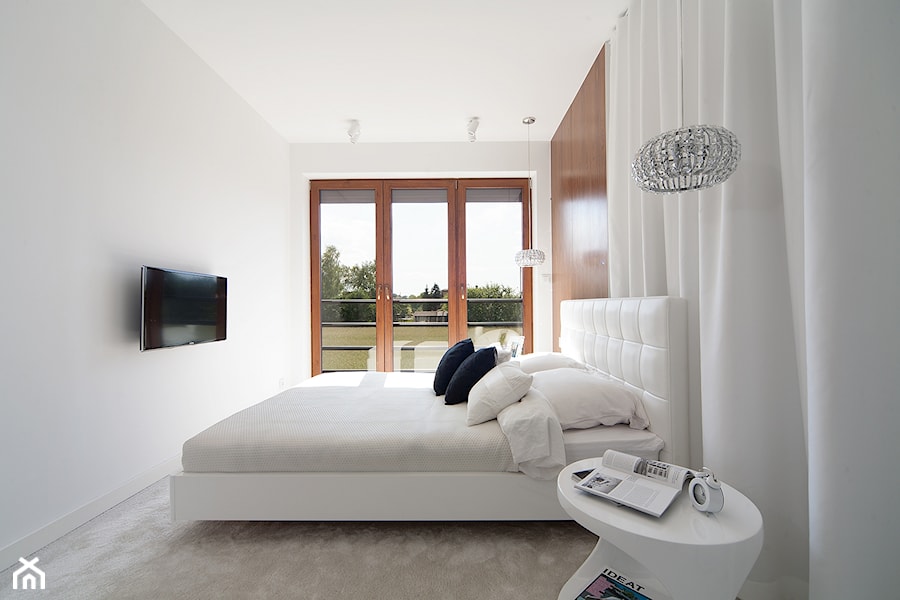 D58 DOM W MIKOŁOWIE - Mała biała sypialnia, styl minimalistyczny - zdjęcie od WIDAWSCY STUDIO ARCHITEKTURY