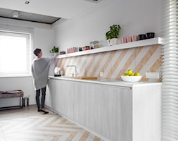 Dom w Chorzowie D94 - Średnia otwarta biała z zabudowaną lodówką kuchnia jednorzędowa z oknem, styl ... - zdjęcie od WIDAWSCY STUDIO ARCHITEKTURY - Homebook
