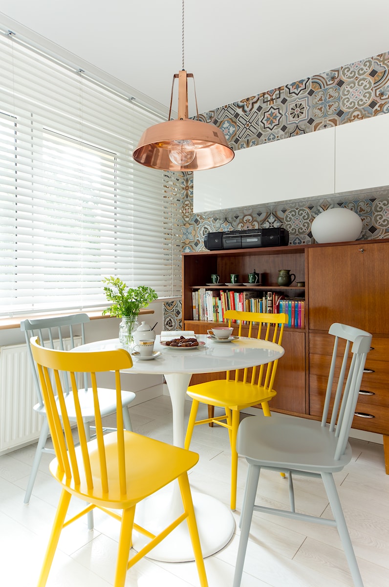 Mieszkanie w Chorzowie (M69) - Mała biała jadalnia jako osobne pomieszczenie, styl skandynawski - zdjęcie od WIDAWSCY STUDIO ARCHITEKTURY