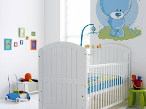 POKÓJ DZIECKA - Średni biały pokój dziecka dla niemowlaka dla chłopca - zdjęcie od PIXERS