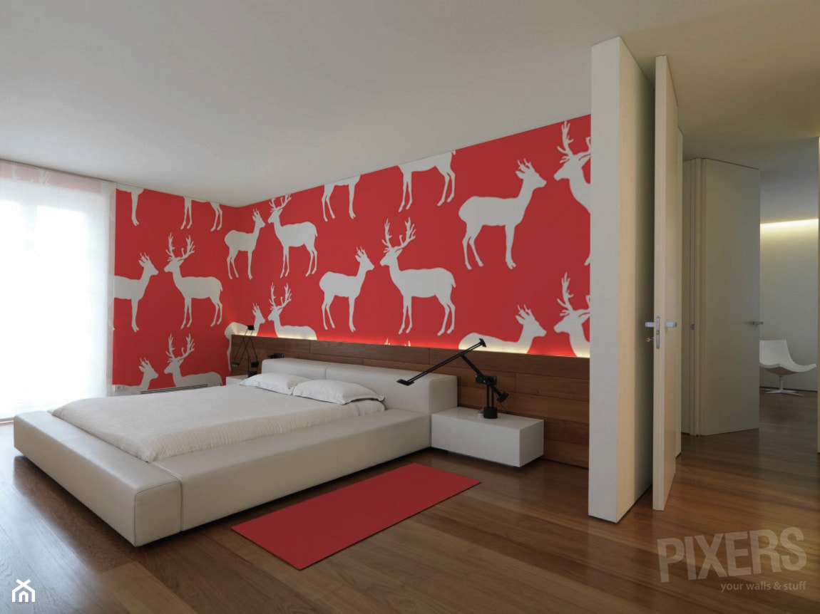 SYPIALNIA - Duża biała czerwona sypialnia - zdjęcie od PIXERS - Homebook