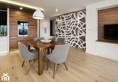 Mieszkanie na Litomskiej - Średnia otwarta biała szara z zabudowaną lodówką kuchnia jednorzędowa z kompozytem na ścianie nad blatem kuchennym, styl nowoczesny - zdjęcie od Pracownia Projektowa "Interior-Art"