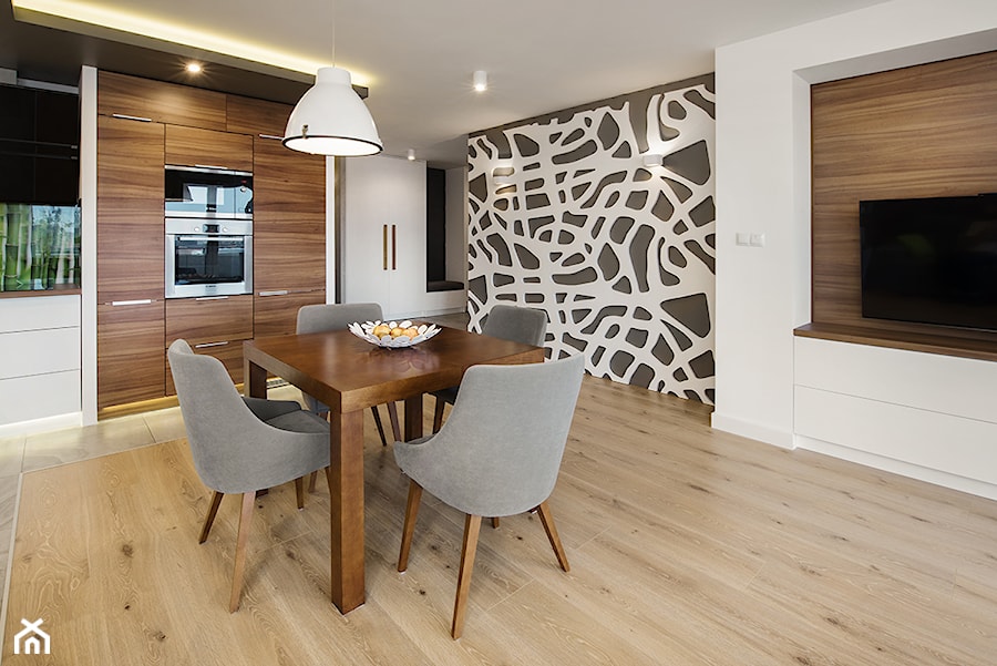 Mieszkanie na Litomskiej - Średnia otwarta biała szara z zabudowaną lodówką kuchnia jednorzędowa z kompozytem na ścianie nad blatem kuchennym, styl nowoczesny - zdjęcie od Pracownia Projektowa "Interior-Art"
