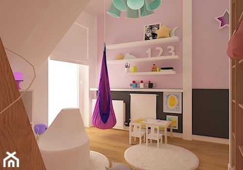 Dom w Lubinie 2 - Średni biały różowy szary pokój dziecka dla dziecka dla dziewczynki, styl nowoczesny - zdjęcie od Pracownia Projektowa "Interior-Art"