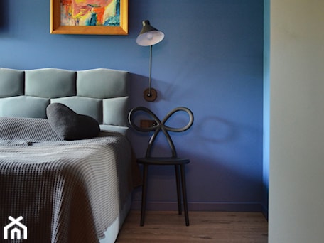 Aranżacje wnętrz - Sypialnia: Mieszkanie Kolor - Mała niebieska sypialnia, styl nowoczesny - Schemat. Przeglądaj, dodawaj i zapisuj najlepsze zdjęcia, pomysły i inspiracje designerskie. W bazie mamy już prawie milion fotografii!