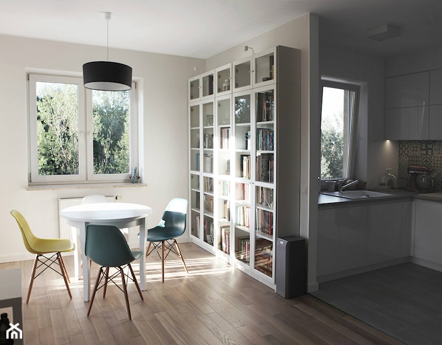 Mieszkanie 53 m2 - Średnia szara jadalnia jako osobne pomieszczenie, styl nowoczesny - zdjęcie od Schemat