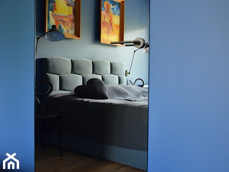 Aranżacje wnętrz - Sypialnia: Mieszkanie Kolor - Mała niebieska sypialnia, styl nowoczesny - Schemat. Przeglądaj, dodawaj i zapisuj najlepsze zdjęcia, pomysły i inspiracje designerskie. W bazie mamy już prawie milion fotografii!