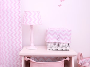 Kolekcja różowo-biała w zygzaki - zdjęcie od Roomee Decor