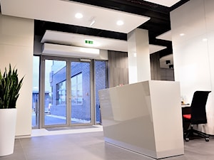 Front desk- strefa wejściowa - zdjęcie od architekt Karolina Radoń