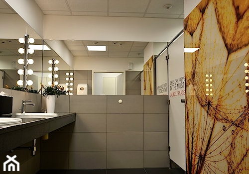 Toalety - aranżacja wnętrz biurowych Warszawa - zdjęcie od architekt Karolina Radoń