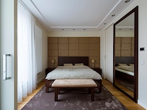 nowoczesna sypialnia z prostą firaną na fleksach - zdjęcie od firanelle.pl