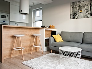 Delikatnie - Mały beżowy salon z kuchnią z jadalnią, styl skandynawski - zdjęcie od SO INTERIORS Architektura Wnętrz
