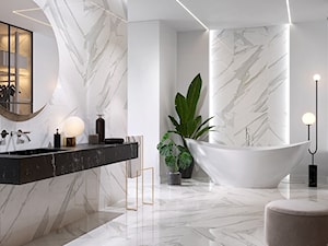 CALACATTA GOLD POLISHED - Duża biała łazienka w bloku w domu jednorodzinnym bez okna, styl nowoczes ... - zdjęcie od Opoczno